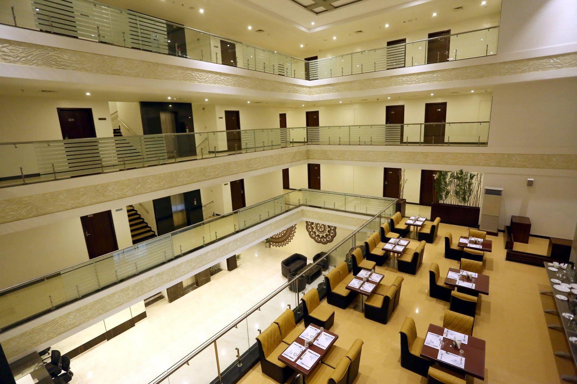 Solitaire Otel Rāipur Dış mekan fotoğraf