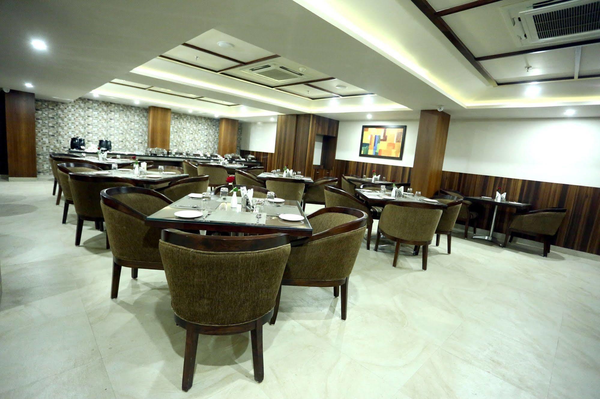 Solitaire Otel Rāipur Dış mekan fotoğraf
