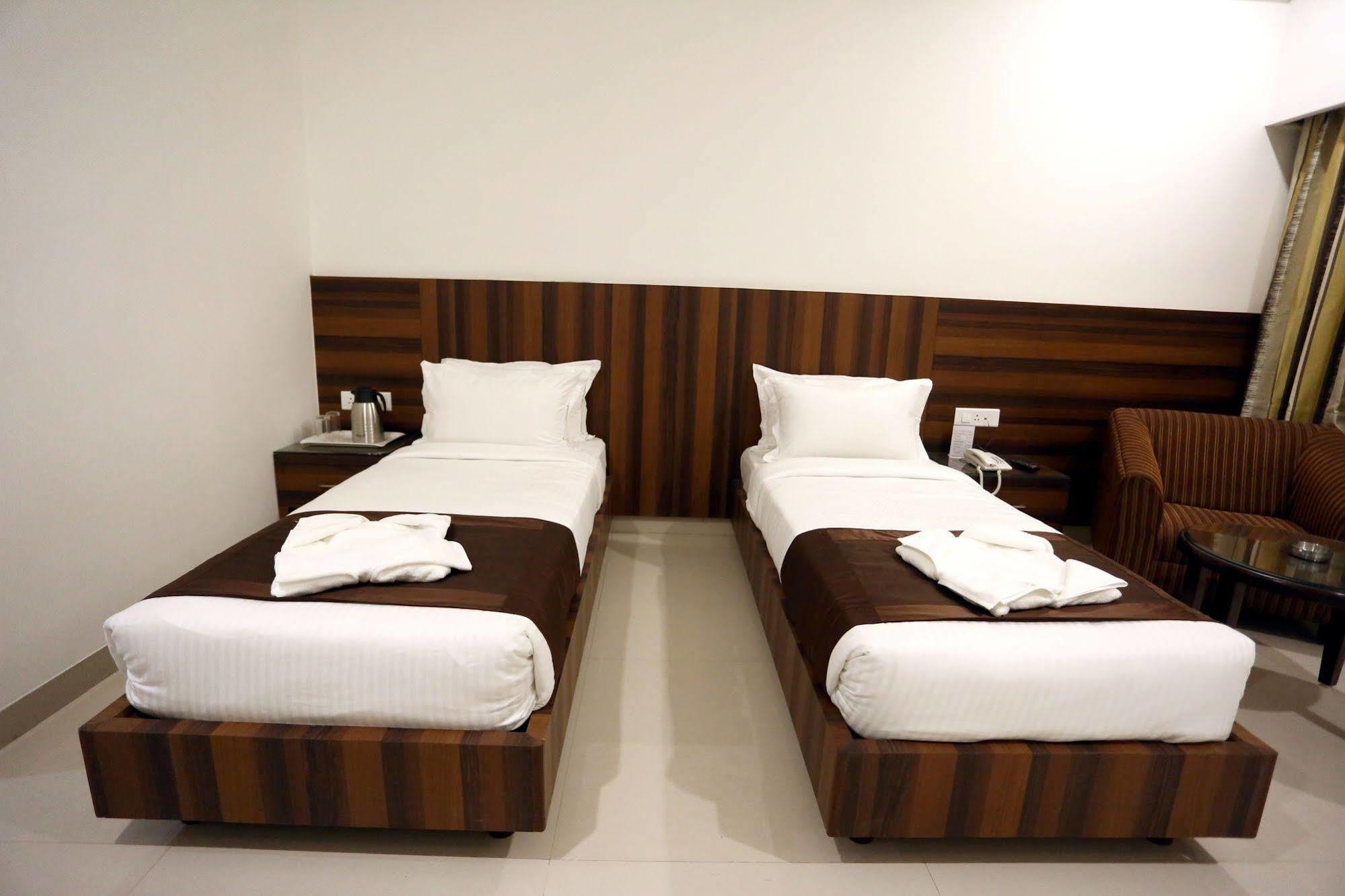 Solitaire Otel Rāipur Dış mekan fotoğraf