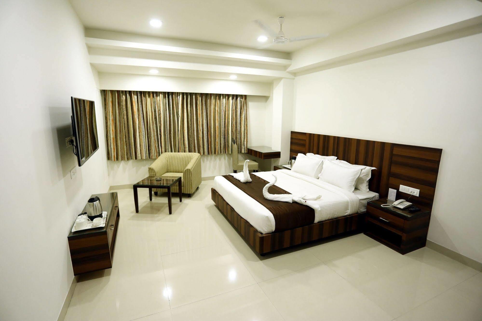 Solitaire Otel Rāipur Dış mekan fotoğraf
