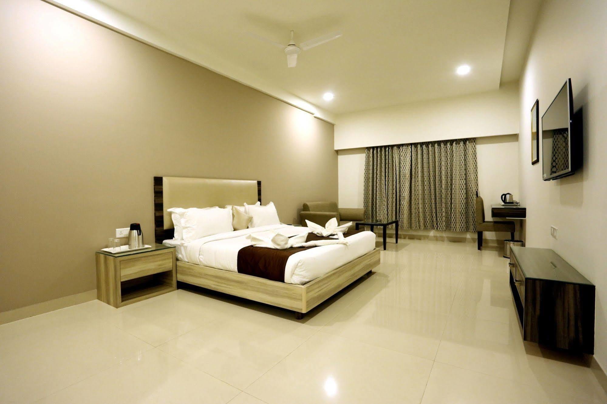 Solitaire Otel Rāipur Dış mekan fotoğraf
