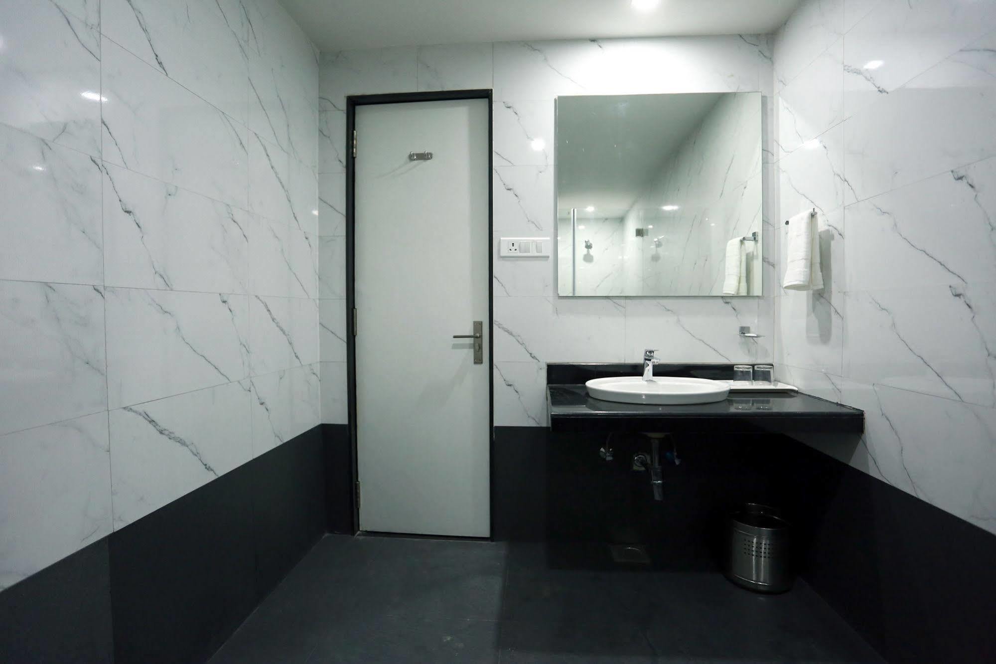 Solitaire Otel Rāipur Dış mekan fotoğraf