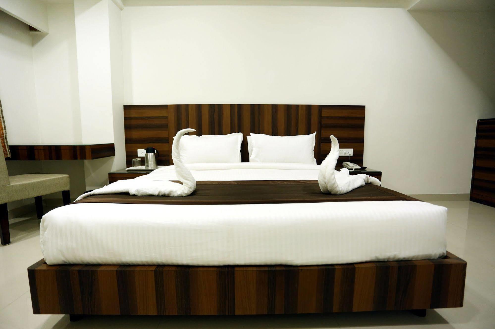Solitaire Otel Rāipur Dış mekan fotoğraf