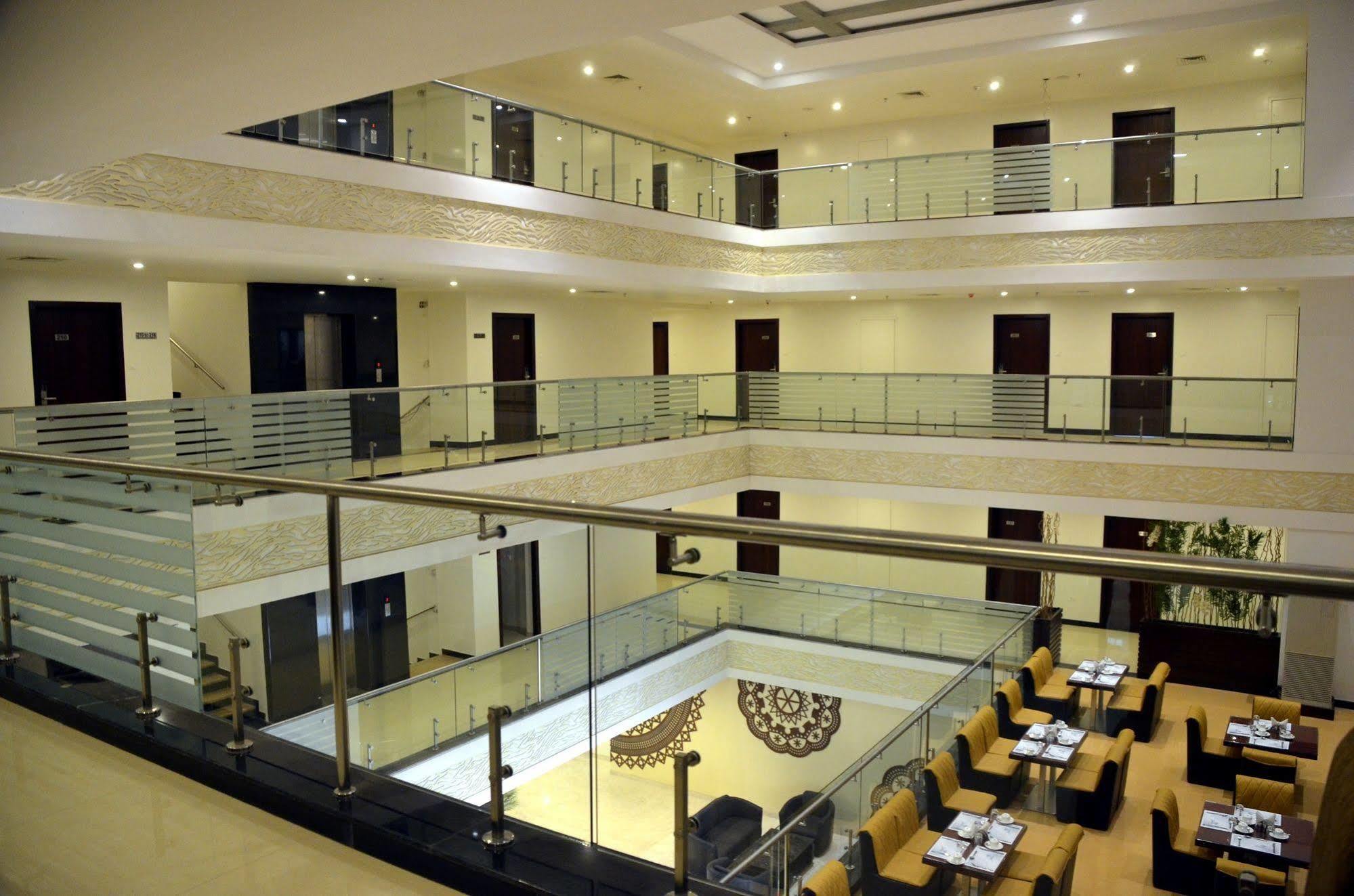 Solitaire Otel Rāipur Dış mekan fotoğraf